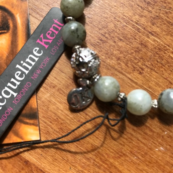 Jacqueline Kent Labradorite stretch Bracelet - Picture 4 of 6